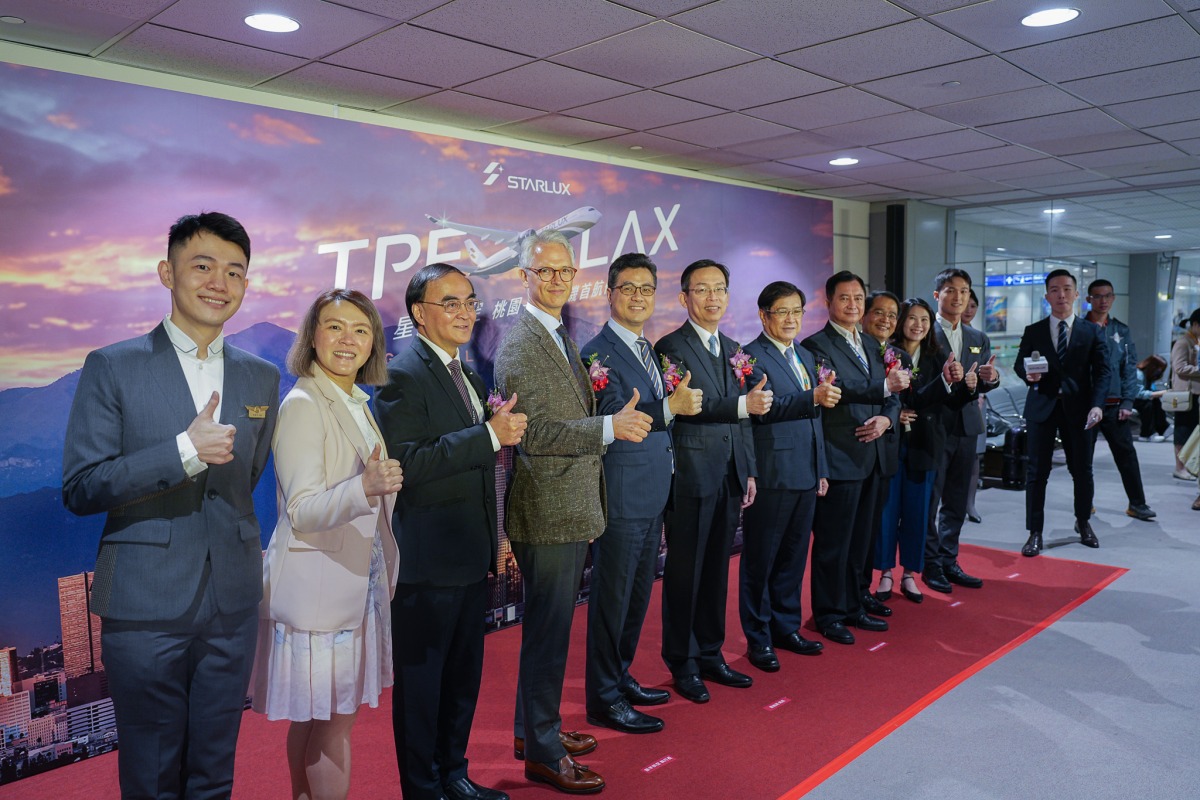 星宇航空首航洛杉磯 全新廣體客機A350執飛 2.剪綵儀式由加州旅遊局台灣辦事處蔡璧如總監、關務署臺北關方國賢關務長、美國在台協