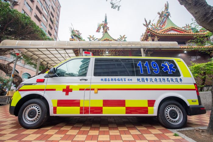 桃園朝陽宮捐救護車、高階監護電擊器 提升桃消急救效率 20230406185713880