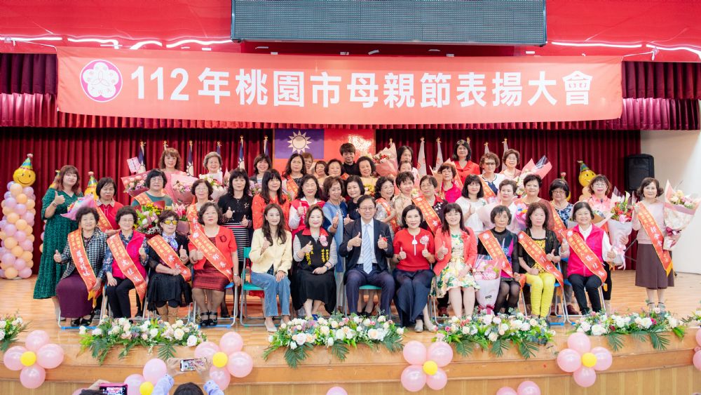 母親節前夕 桃園婦女會表揚模範婆媳 20234221449 47 4