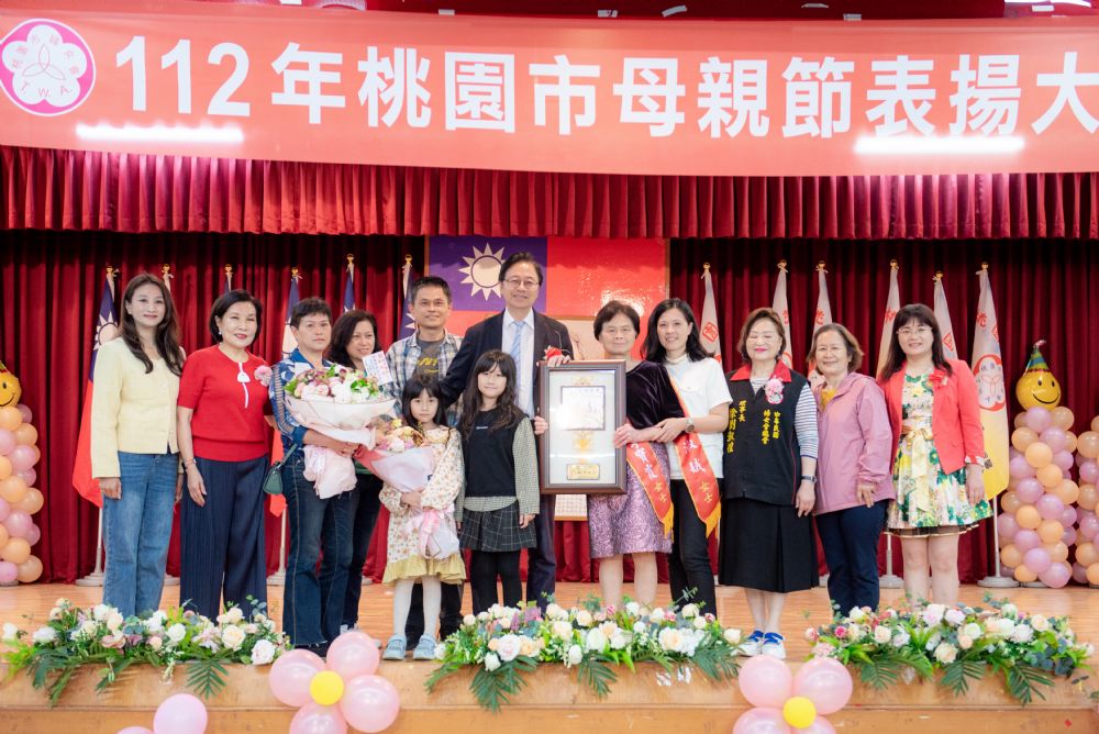 母親節前夕 桃園婦女會表揚模範婆媳 20234221449 51 1