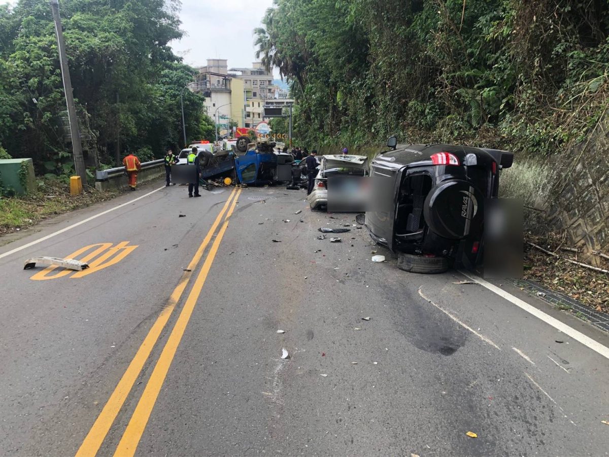 【有片】大溪小貨車疑煞車失靈 造成7車連環撞8人受傷 243031 scaled