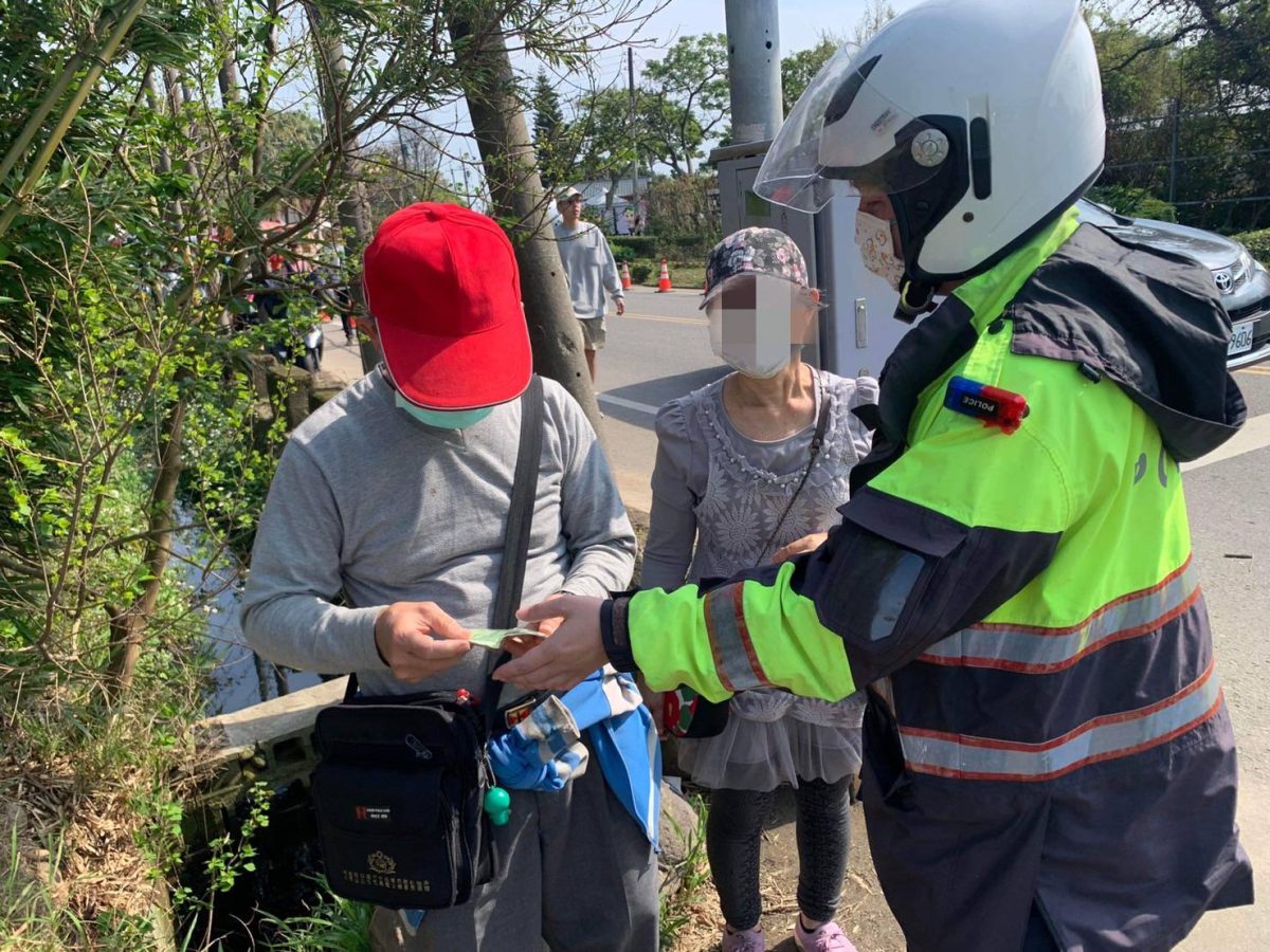 老夫婦逛海芋季找不到車 大園警迅速協助找回 254836 scaled