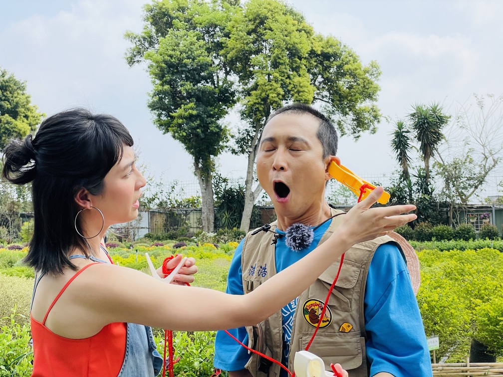 「老字號」整人道具「夾子夾臉」!路人票選認證浩子最醜