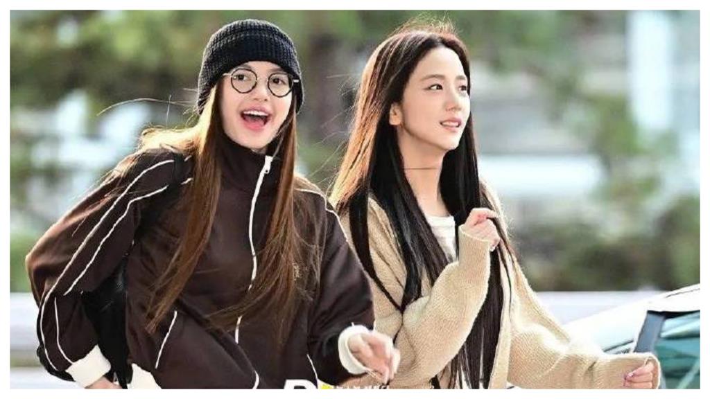 BP成員機場互動超有愛!下秒「牽手狂奔」