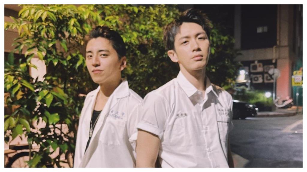 青春回來了!柯震東、王大陸「慶22年友情」掀回憶殺