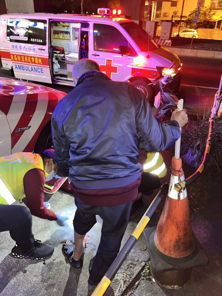 【有片】阿伯出事了!8旬老翁騎電動自行車誤闖國1 場面嚇人 356703 scaled