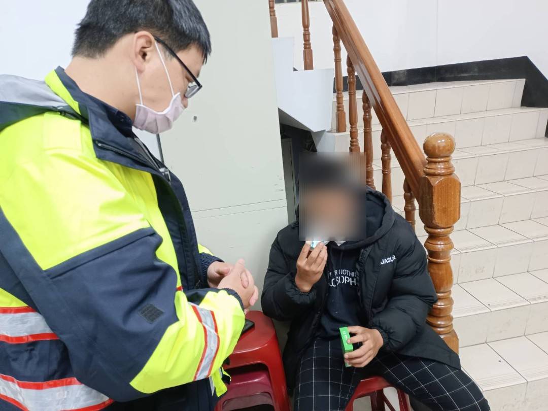 藥局已關門!男騎士深夜咳不停 蘆竹警常備藥救援 484809