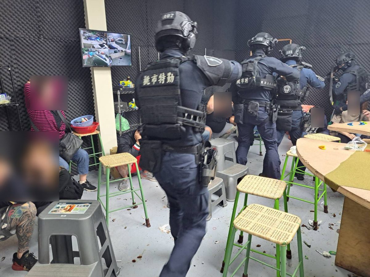 【有片】桃警破獲民宅職業賭場 帶回賭客35人查扣賭資56萬 545213 scaled
