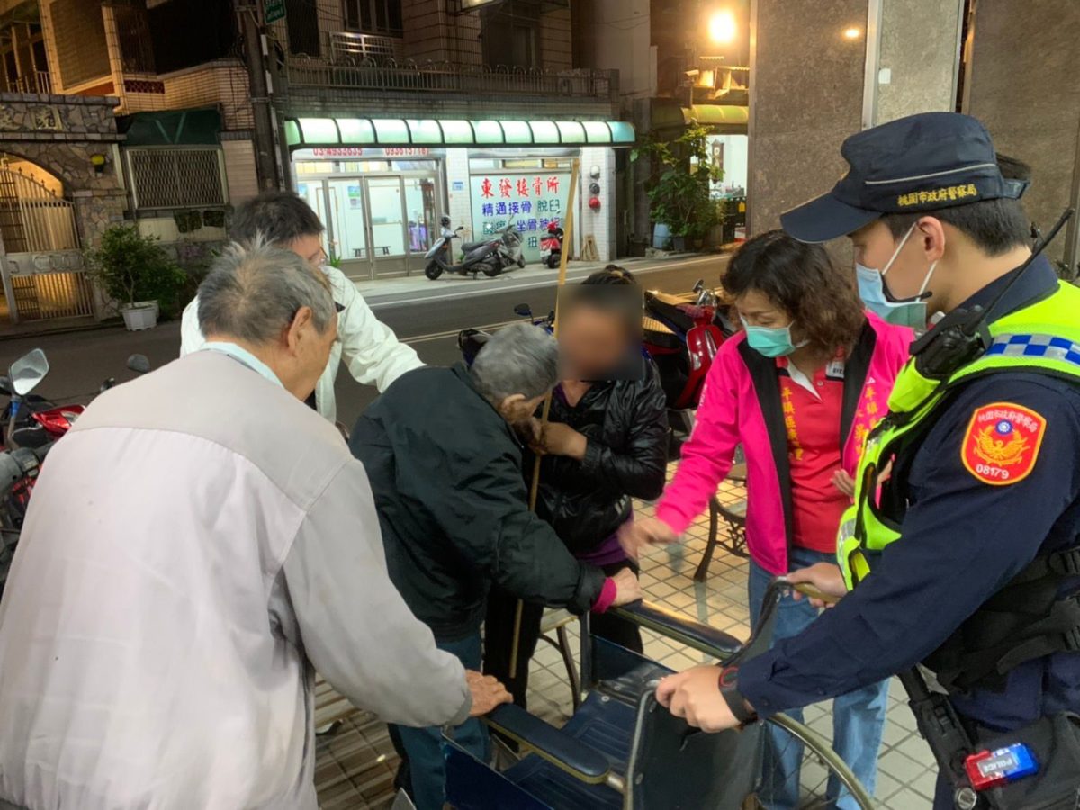 8旬婦外出迷途 平鎮警助平安返家 556214 scaled