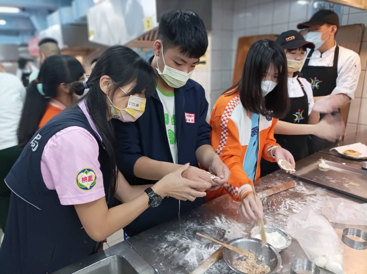 桃園教育局職涯探索活動永平工商登場　學子體驗餐飲工作