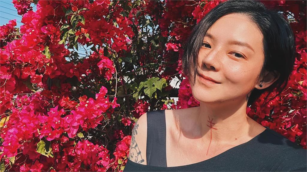 女星騎車遭尖銳物突襲!網見真凶嘆:台南不意外