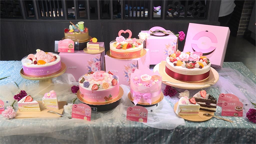 母親節蛋糕大戰開打 「慈母手中線」仿真吸睛