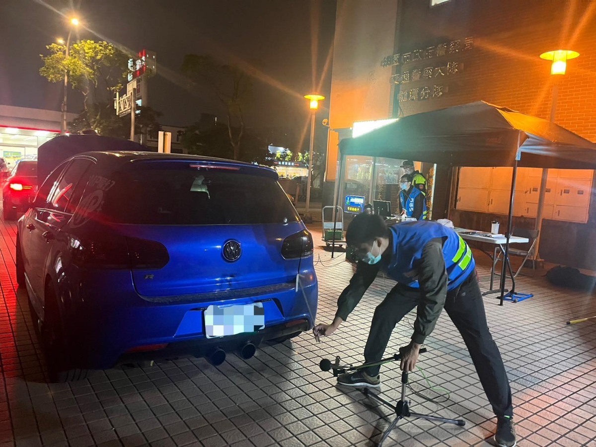 龍潭警一晚抓8台改裝車 它竟被測出113分貝噪音 S 20292166
