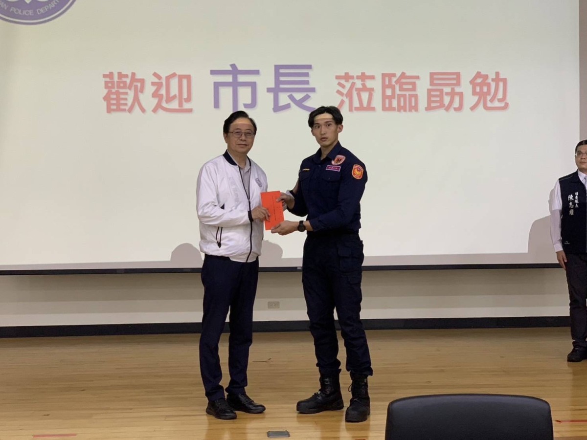 桃警破獲百家樂賭場逮63人 張善政表揚有功人員 S 2408640