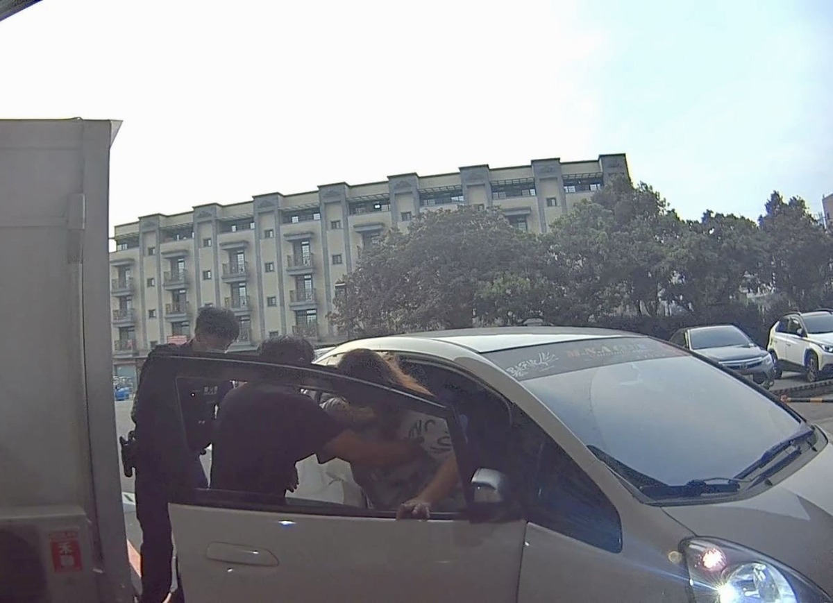 孕婦挺3月肚出血 觀音警開道15分鐘送醫 S 39763975