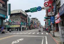 【有片】等阿嬤闖紅燈過馬路害2機車追撞 網酸:帝王條款