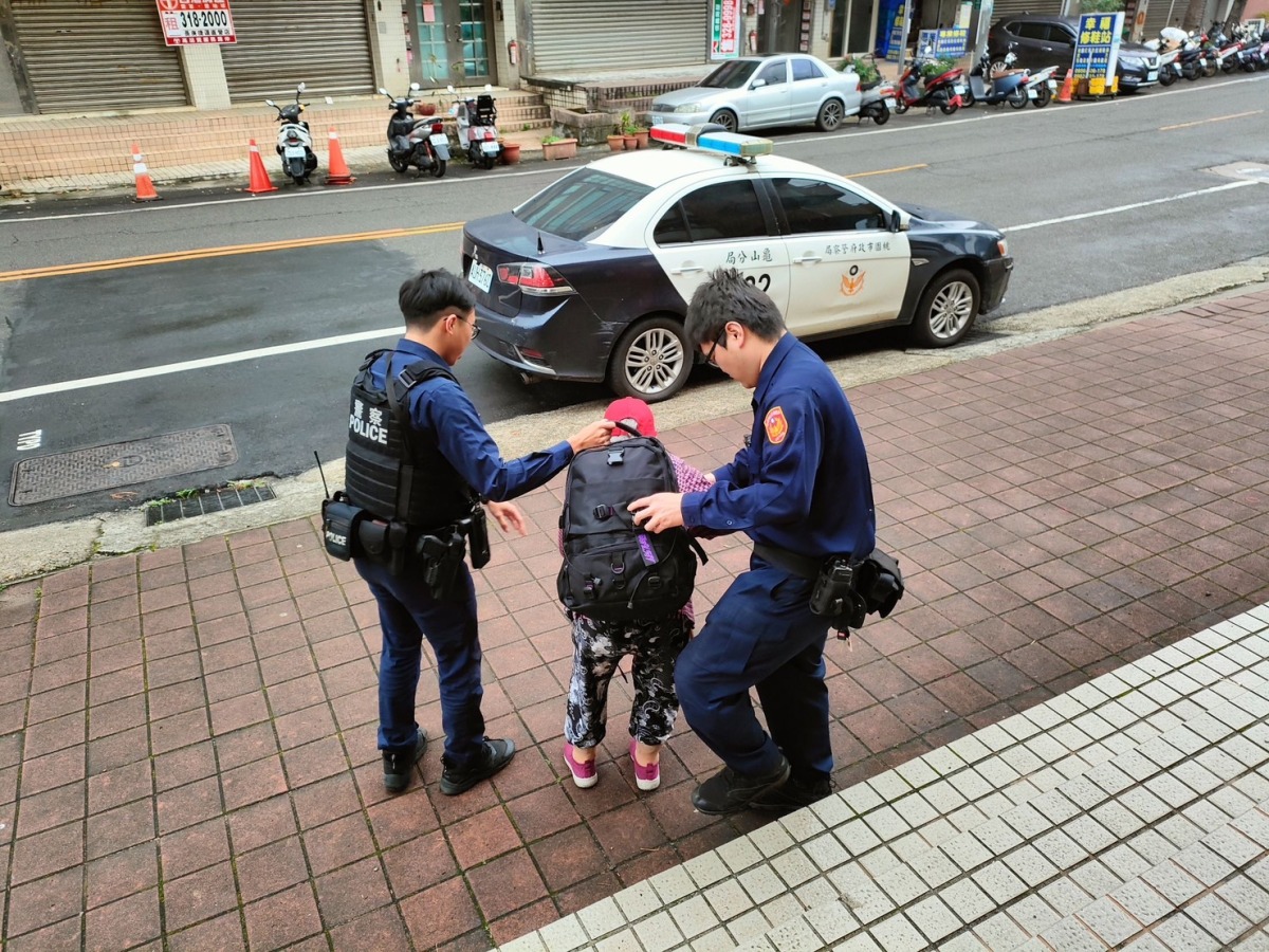 7旬婦搭小黃忘記回家的路 龜山暖警助平安返回 S 56590433