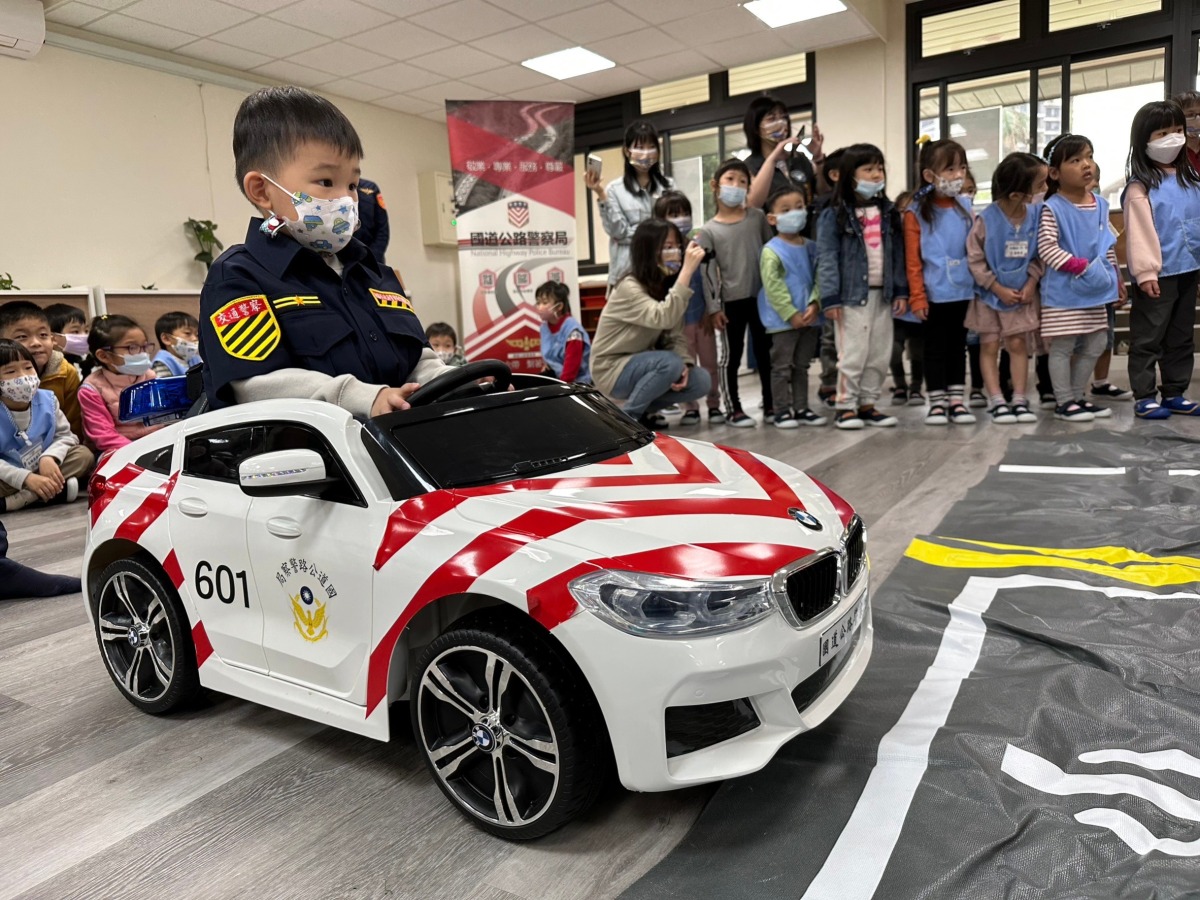 中壢監理站前進青埔國小附設幼兒園 交通安全觀念向下扎根 S 57360795
