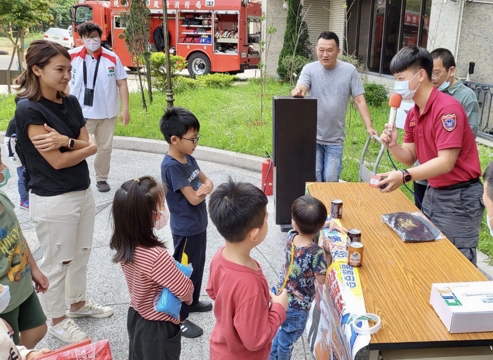 從小扎根消防知識!龍岡分隊透過遊戲宣導用火安全 S 67002378