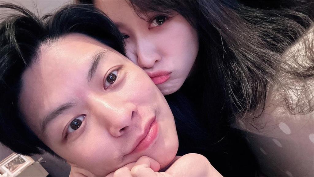 Sandy偷拍老公「貼心1舉動」!親曝人母心聲