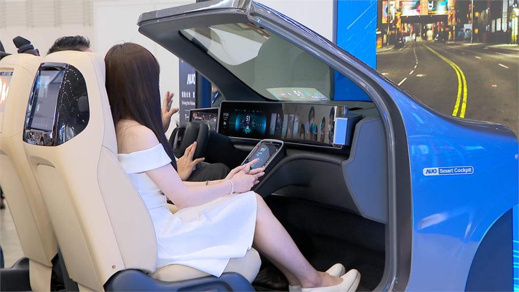 連四季虧損 群創不配息、現金減資