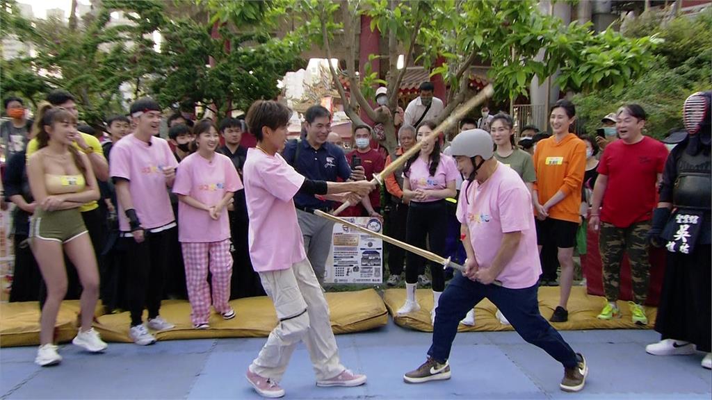 胡瓜體驗「劍道挨打練習」被狂敲頭打肚子!狂喊靠臉吃飯要大家輕