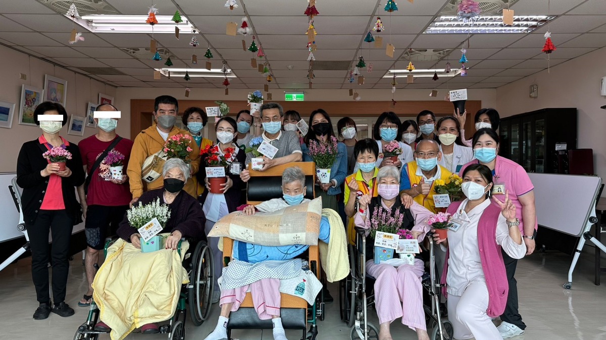 溫馨母親節!北榮桃園分院慈心病房花語寄情 01.大合照 20230510母親節活動