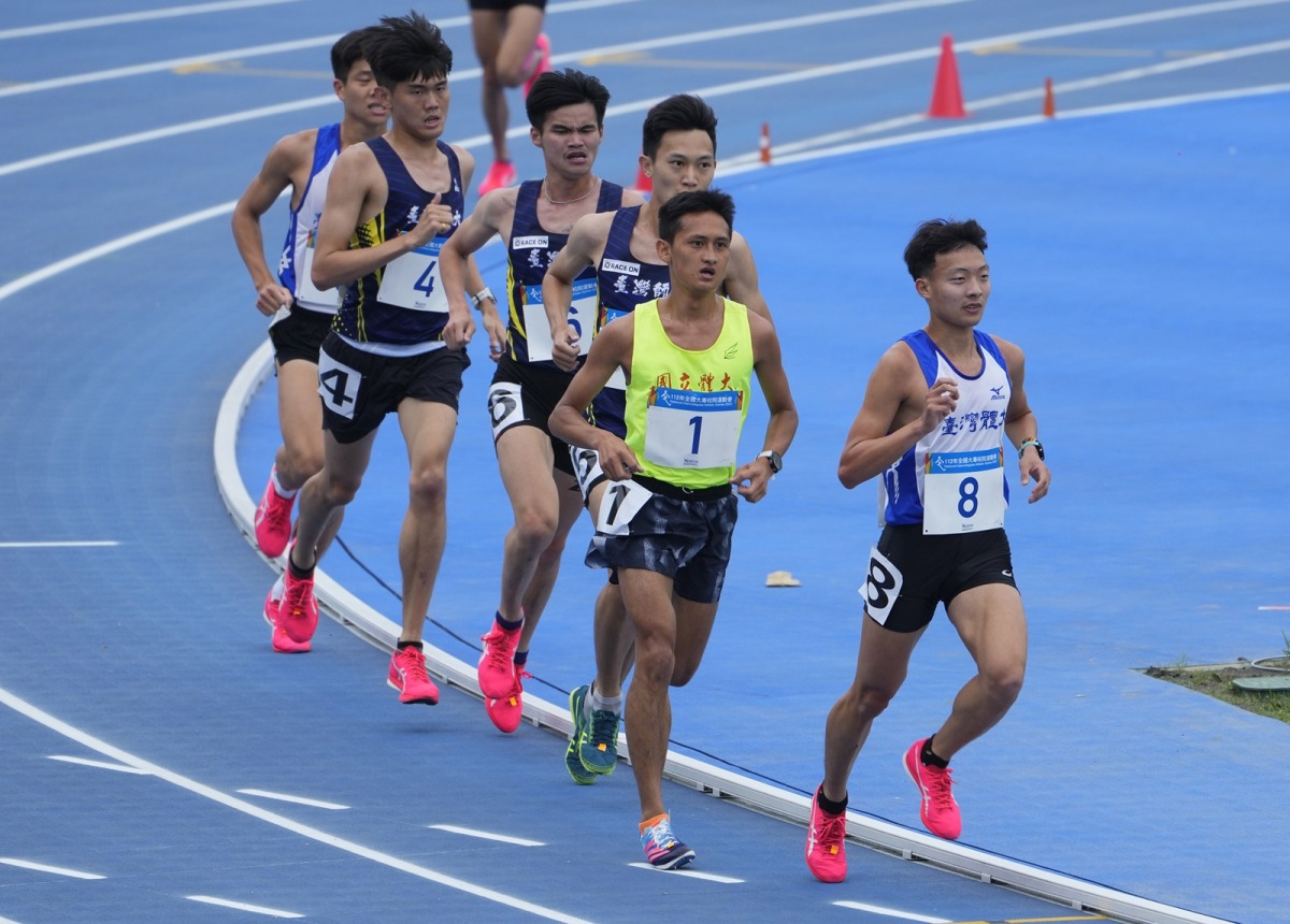 06 全大運田徑賽事於中原大學實英運動場舉行，國體大李立軍黃衣於公開組5000公尺奪金