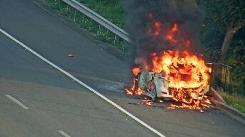 國2機場系統路段火燒車 駕駛驚險逃生 168310794141301