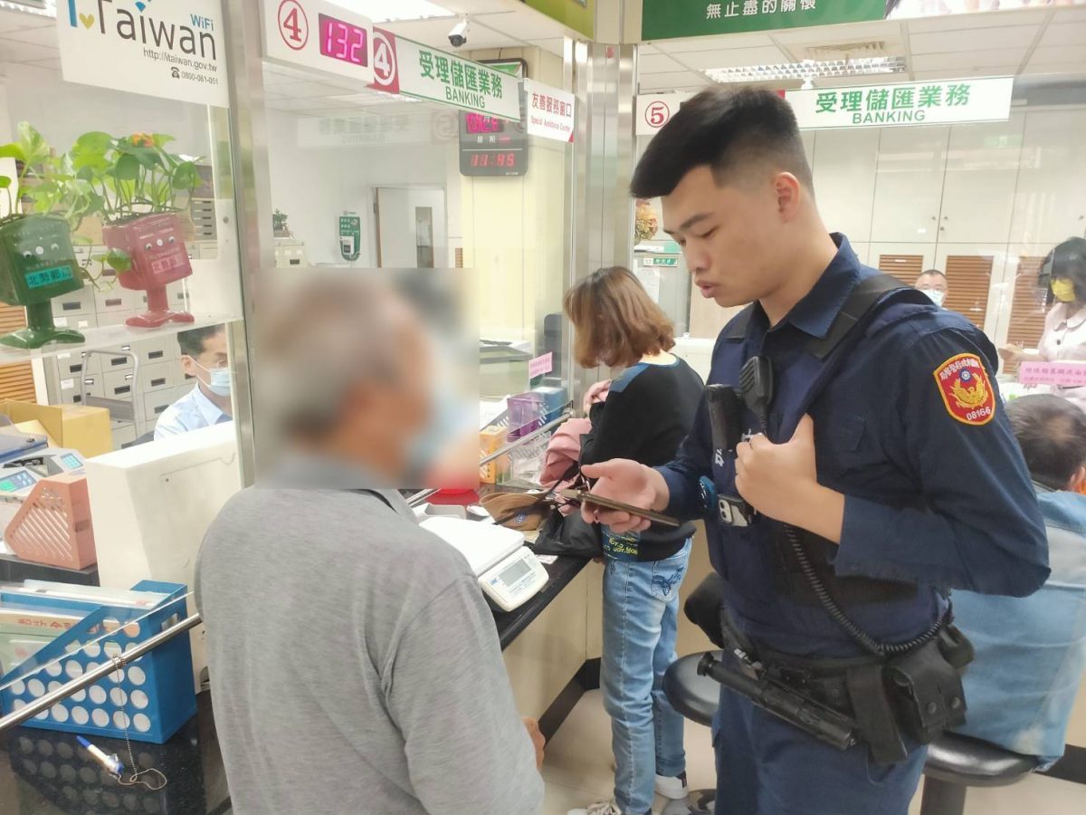 7旬翁愛子心切急匯款 平警苦勸阻詐38萬 170379 scaled
