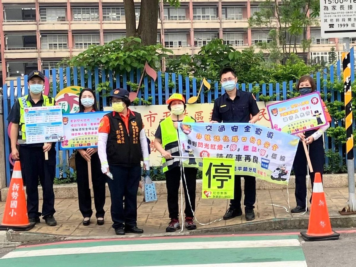 平警路口宣導停讓行人 避免車禍悲劇 174082 scaled
