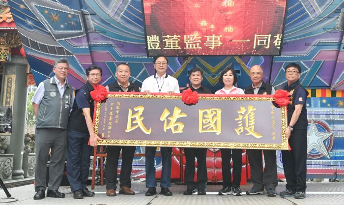 中壢仁海宮造福鄉里 張善政贈匾「護國佑民」 20230512162729778