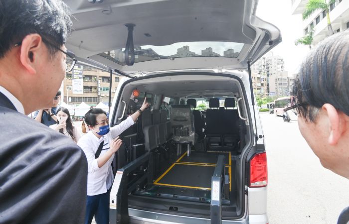 蘆竹在地企業捐贈復康巴士 滿足身障者交通需求 20230530153725546