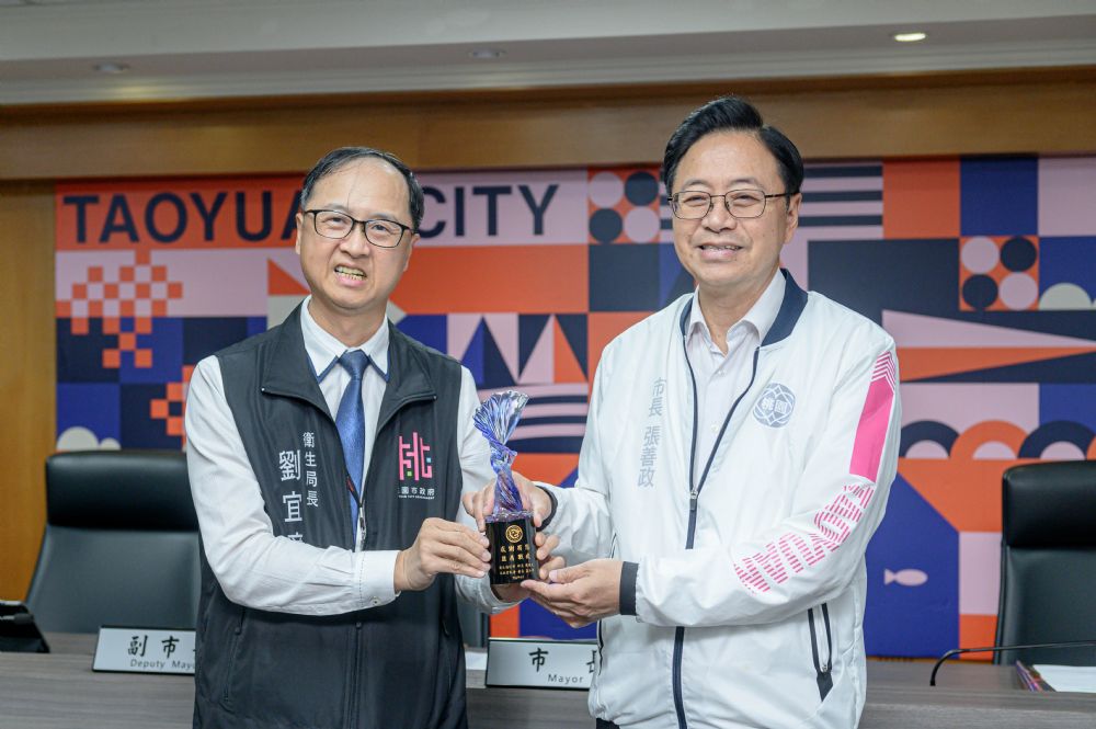 桃園推動接種新冠、幼兒流感疫苗 獲疾管署頒獎肯定 20235101841 29 1
