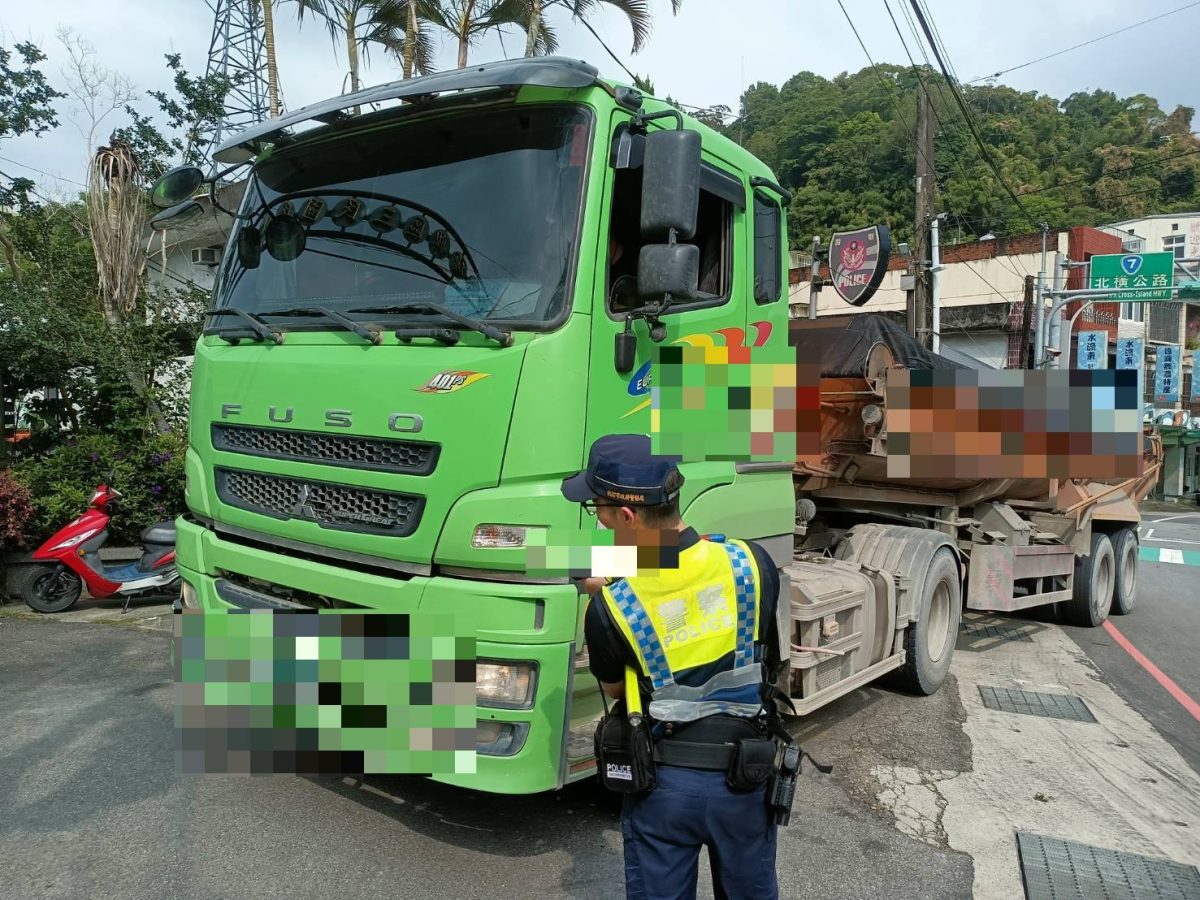 大溪警加強取締砂石車、大貨車違規 避免交通憾事 253730 scaled