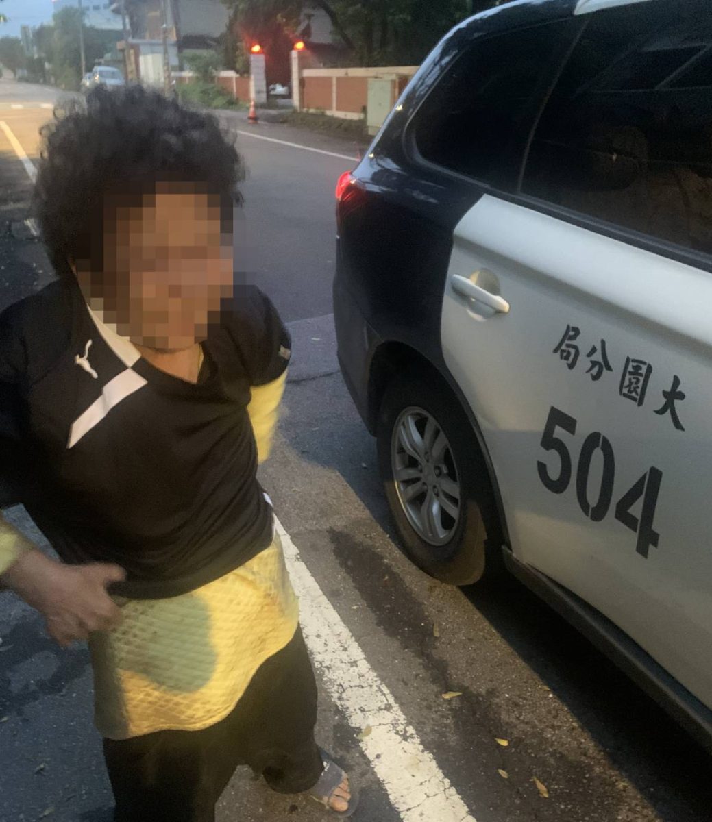 6旬婦路邊暈倒衣服濕透 大園暖警及時伸援 273835 scaled