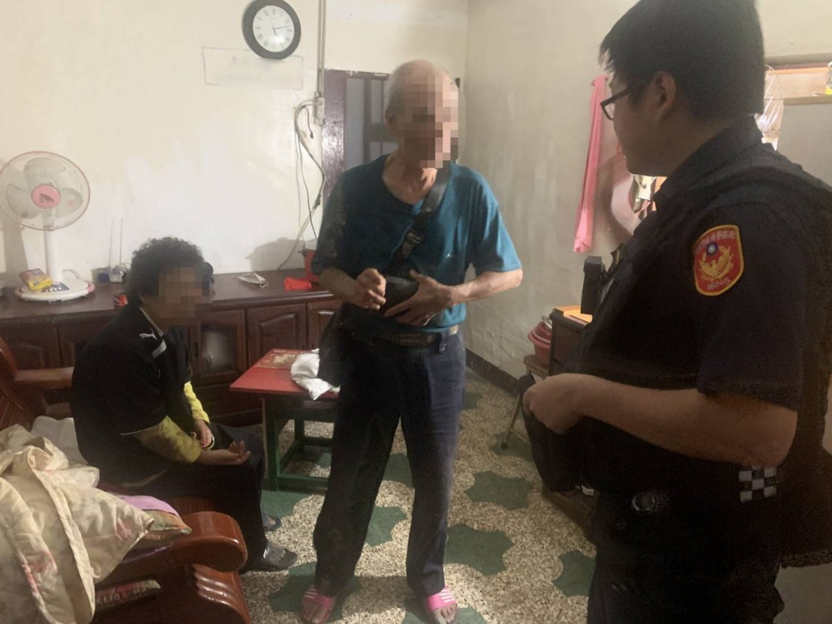6旬婦路邊暈倒衣服濕透 大園暖警及時伸援 273836 scaled