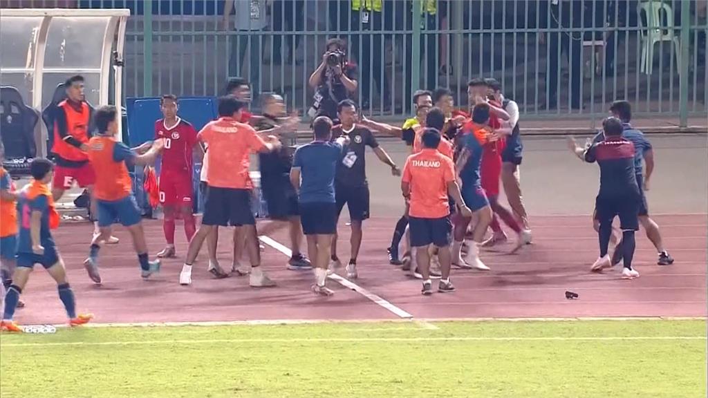 金牌戰衝突紅牌滿天飛 印尼、泰國大亂鬥