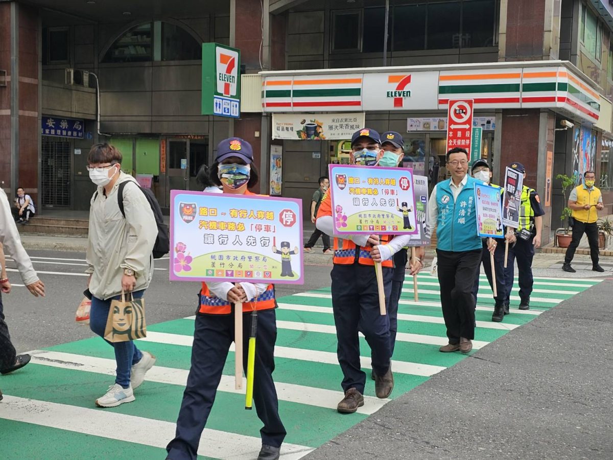 蘆竹警路口強力宣導 喚醒駕駛停讓行人意識 29533 scaled