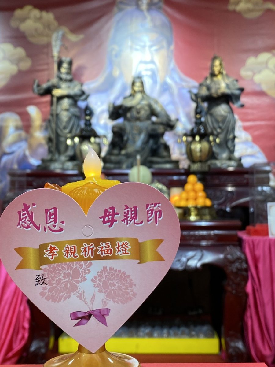 桃園威天宮孝親祈福團拜母親節登場 點燈贈關聖帝君加持蛋糕 343409738 151732930965995 3906425102171660101 n scaled