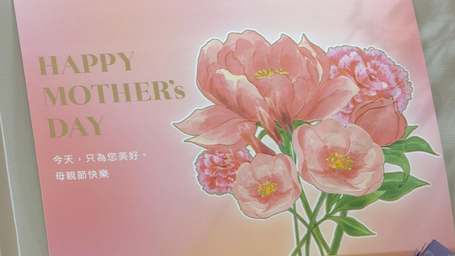 兒子送愛心卡片!媽媽一打開拳頭超硬網笑瘋