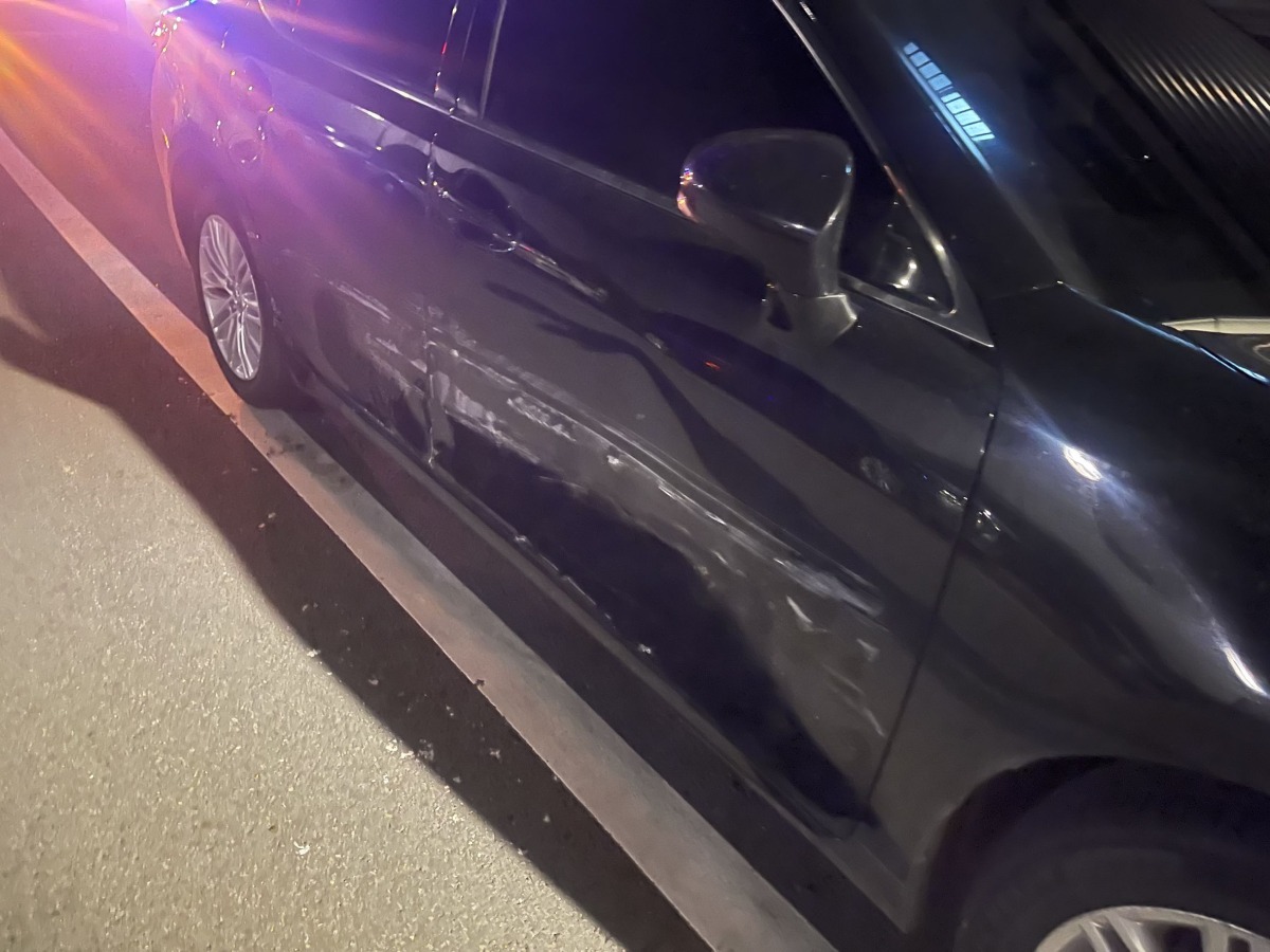 【有片】慘!車停路邊被撞凹 警掌握肇逃駕駛身分 560414