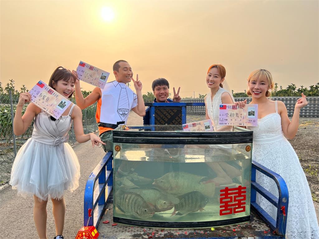 浩子為體驗養魚開喝「魚塭水」!說加1物更好喝