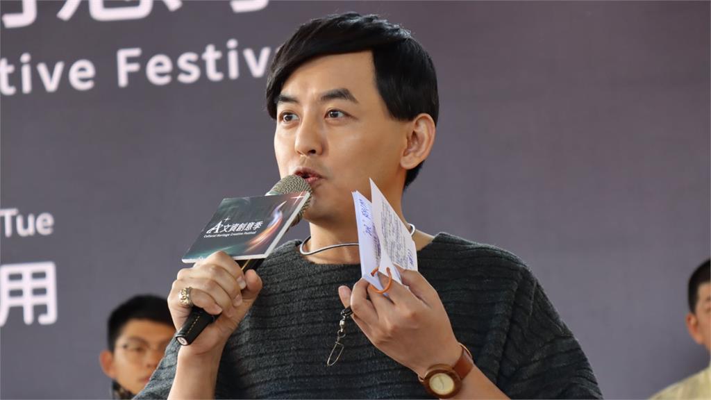 黃子佼怒批出版社擅自刪文　天下雜誌道歉了！