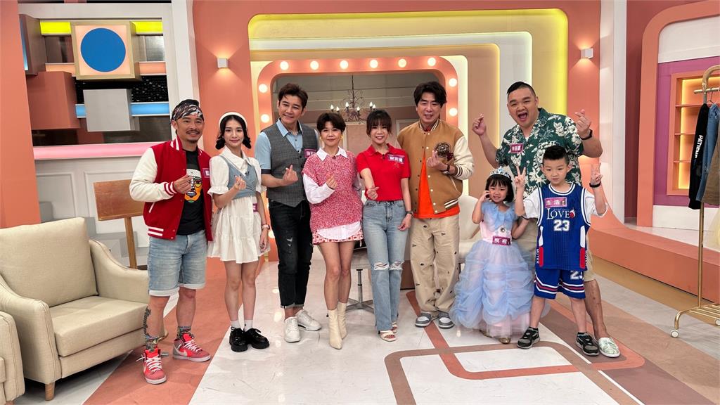 藍波女兒與友相約看電影! 一轉頭發現爸爸跟蹤就在後座