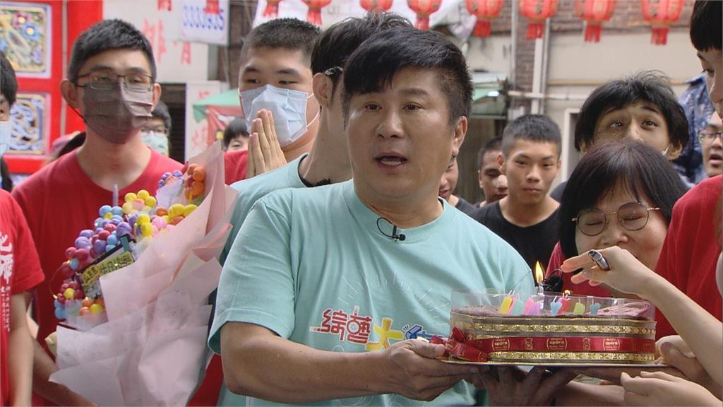 被「學生」闖入錄影現場!胡瓜慶生許願卻是「祝福晚會成功」