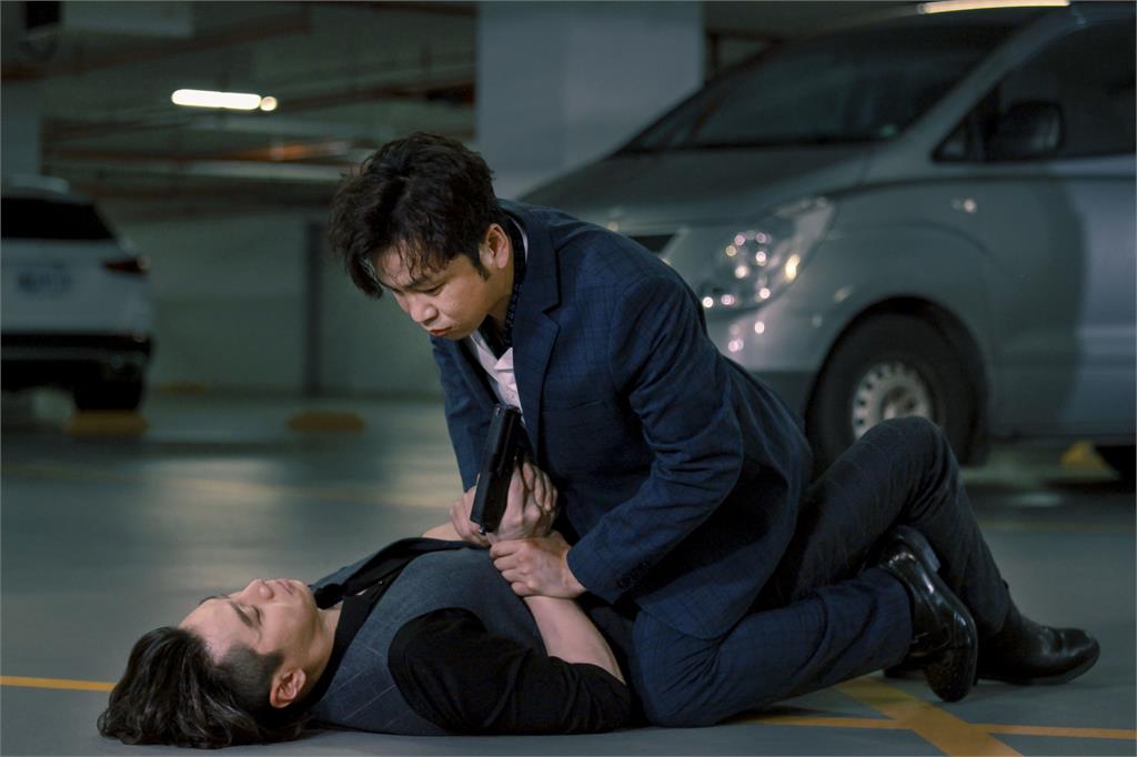 《市井豪門》槍戰駁火!吳東諺被踢蛋又被扯破西裝成了最大苦主