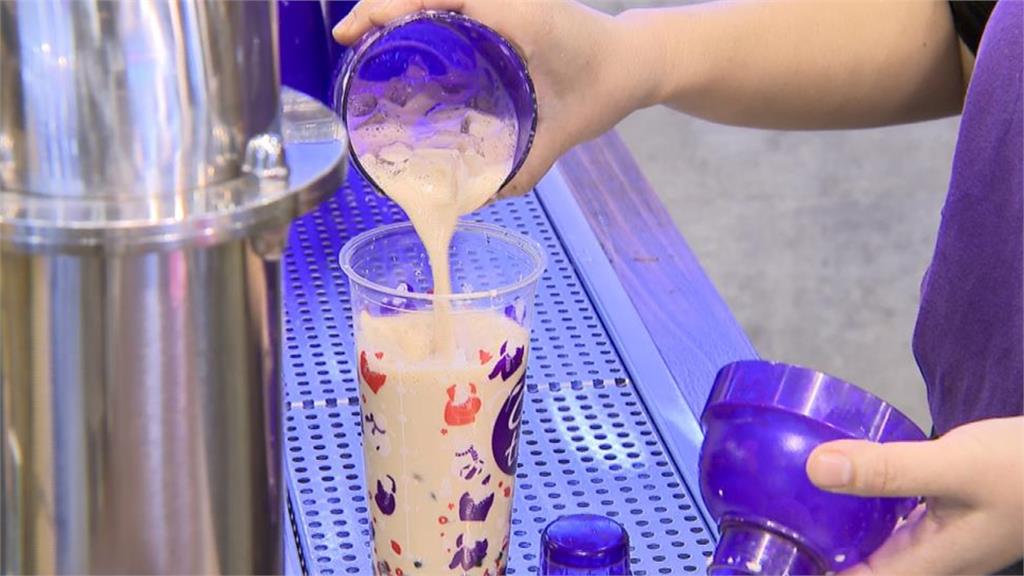 大學生喝冰飲拉肚子!學校竟喊:手搖飲禁止加冰塊