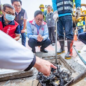 桃環局提前啟動防颱清淤工作 加強巡檢易淹水路段
