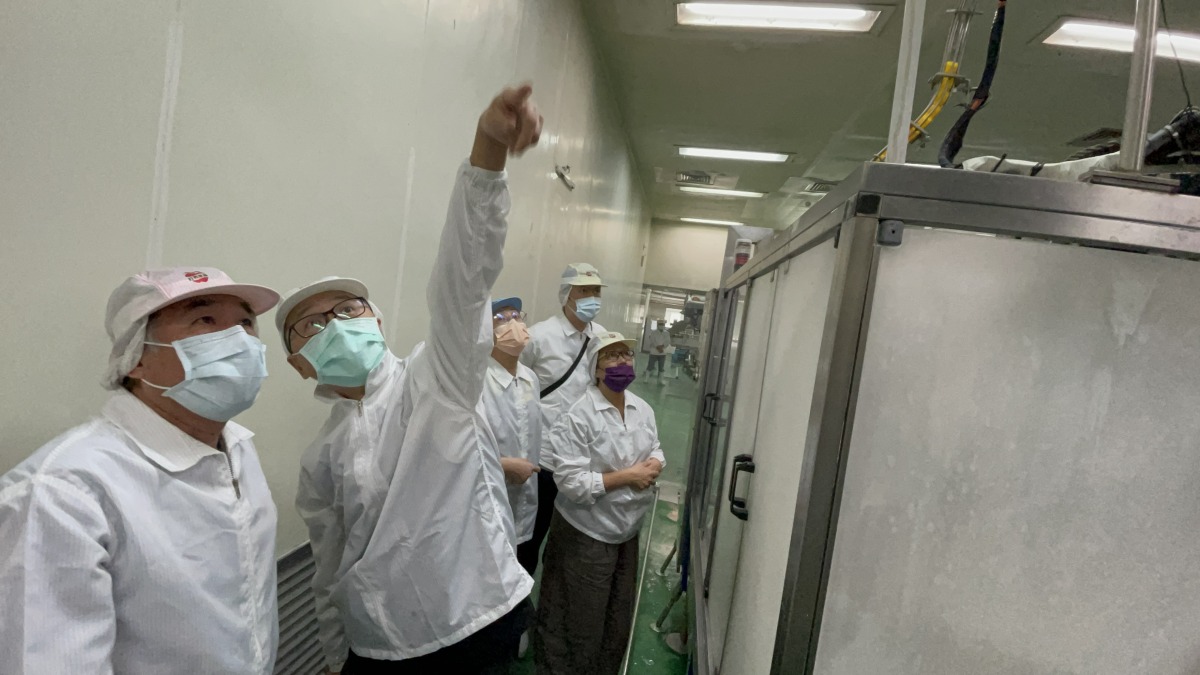 蘋菓西打又檢出沉澱物!桃衛局急封存逾17萬瓶 IMG 4574OK